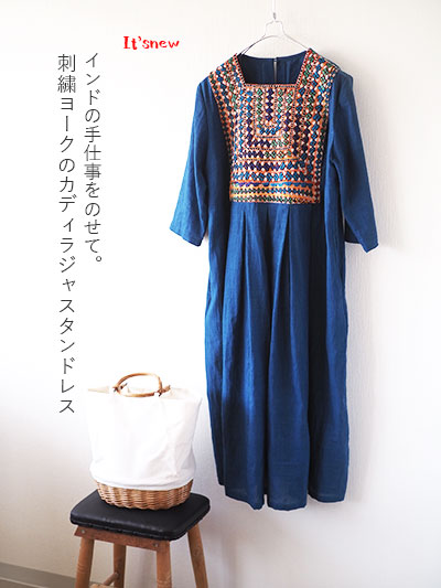 刺繍ヨークのカディラジャスタンドレス