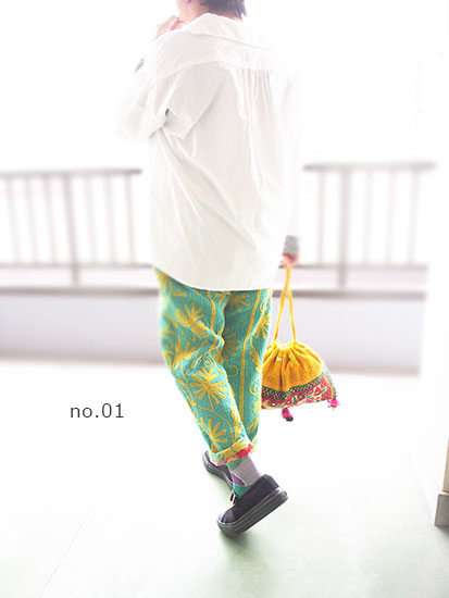 オールドラリーキルトのテーパードパンツ