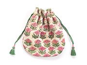 オールドラリーキルトの巾着ポーチ