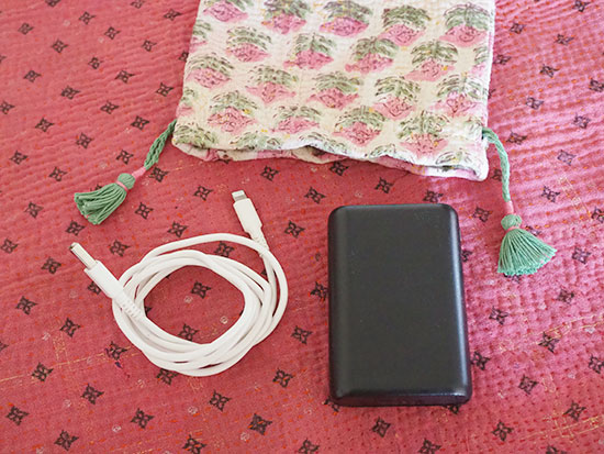 オールドラリーキルトの巾着ポーチ