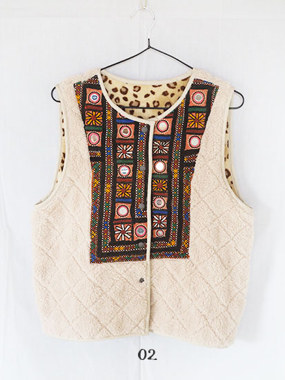 カッチ刺繡ボアベスト